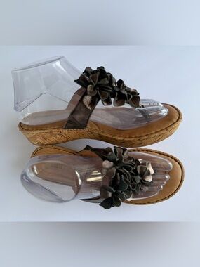 Born Flip Flop Women's Leather Bronze Metallic Size 8 Flower Accent